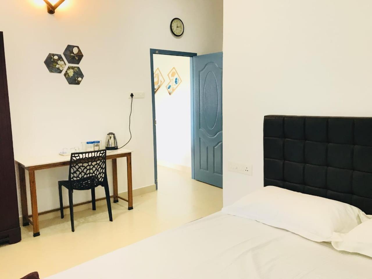 The Lobo'S Inn Pirmed Экстерьер фото